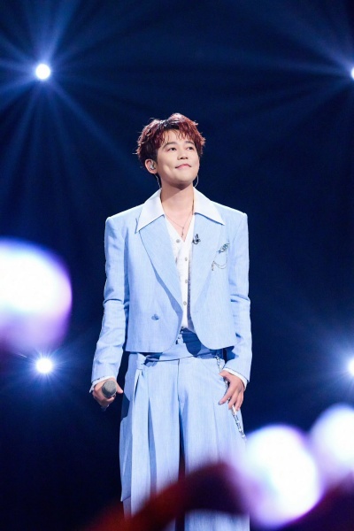 苏醒《披荆斩棘2025》迎总决赛录制 率“快乐老咖”斩获年度冠军战队 (1).jpg